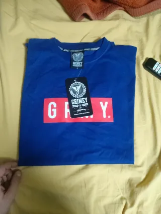 Camiseta GRIMEY azul con logo GRMY