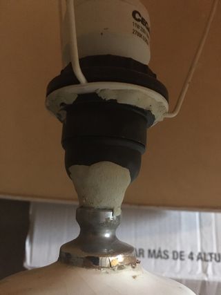 Pareja de Lámparas de Mesa de Cerámica Blancas