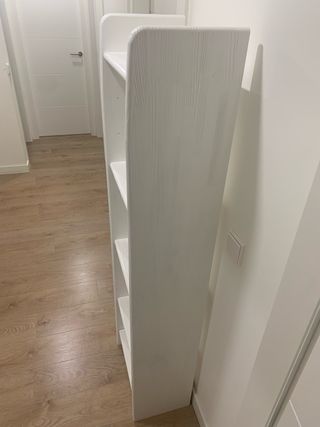 Estantería blanca dormitorio infantil