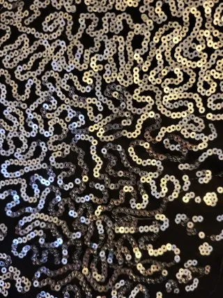 Camiseta Taleyo Negra con Lentejuelas Corazón Tall