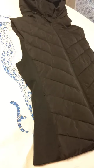 Chaleco acolchado Zara T. XL con capucha