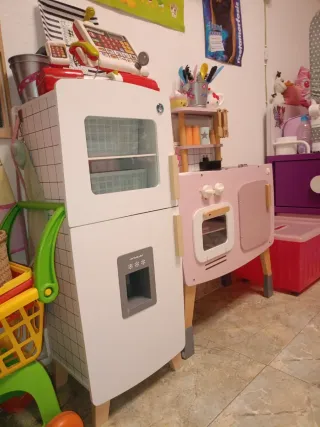 Cocinita y nevera de juguete