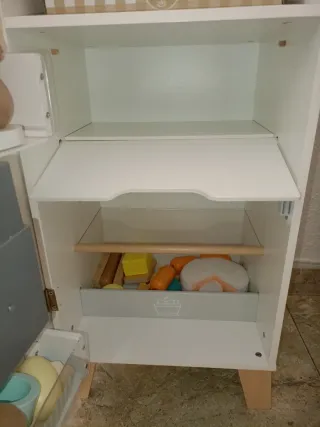 Cocinita y nevera de juguete