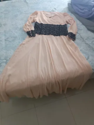 Vestido largo rosa con encaje negro