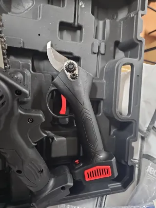 Tijeras podar y mini sierra con baterías