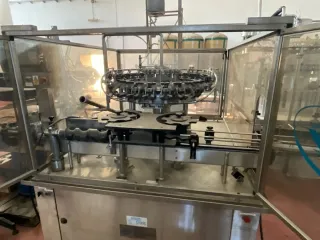 Línea de embotellado industrial