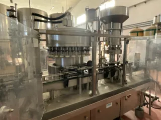 Línea de embotellado industrial