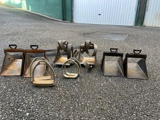 Estribos de caballo metálicos