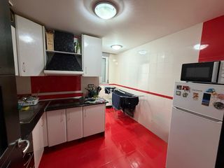 Alquilo piso en residencial con piscina.