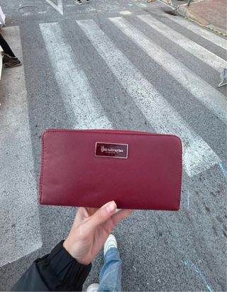 Monedero granate Stradivarius