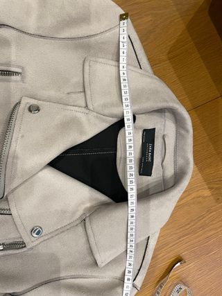 Chaqueta eco piel gris