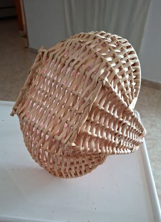 Cesta de mimbre con asa y forro rosa