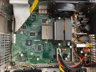 Xbox con mando y cables, no enciende.