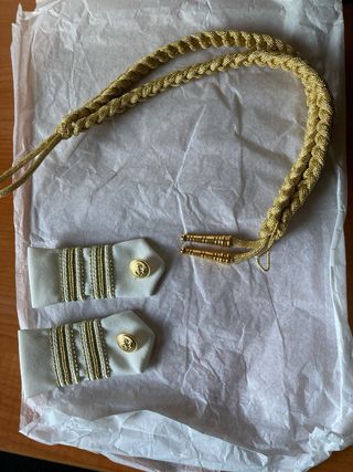 Traje de Comunión Blanco y Dorado