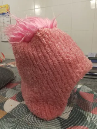 Berretto rosa foderato decorato con pelo