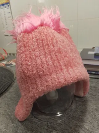 Berretto rosa foderato decorato con pelo