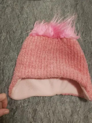 Berretto rosa foderato decorato con pelo