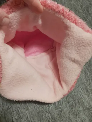 Berretto rosa foderato decorato con pelo