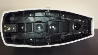 Asiento Vespa Chasis Grande Blanco