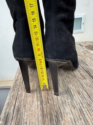 Stivali neri con decorazioni