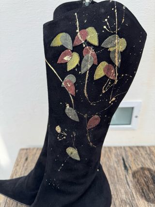 Stivali neri con decorazioni