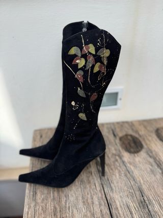 Stivali neri con decorazioni