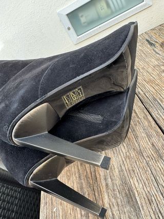 Stivali neri con decorazioni