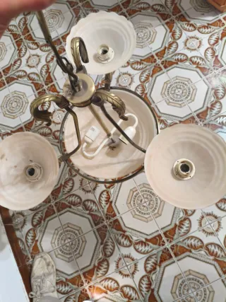 Lámpara colgante antigua de metal y cristal