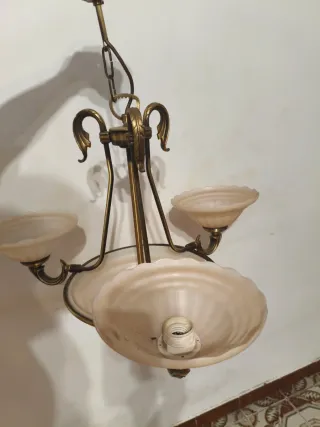 Lámpara colgante antigua de metal y cristal