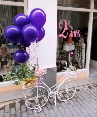 Bicicleta decorativa de hierro blanca