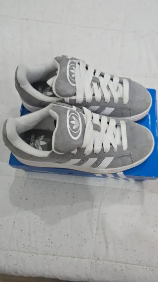 Zapatillas Adidas Campus Grises y Blancas