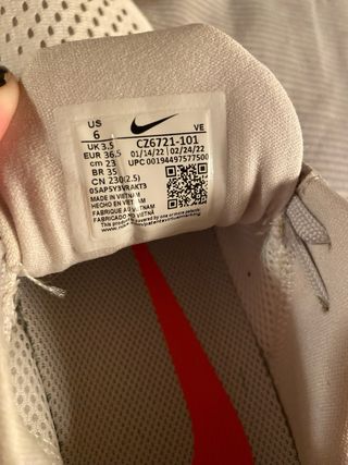 Zapatillas Nike Mujer Beige/gris