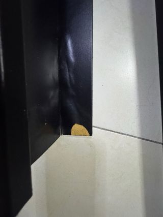 2 Estanterías de madera de color negro