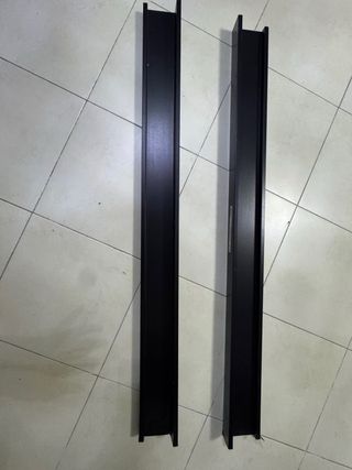 2 Estanterías de madera de color negro