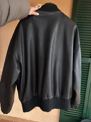 Chaqueta Bomber Zara Efecto Piel Negra