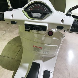 Vespa Eléctrica Infantil Blanca