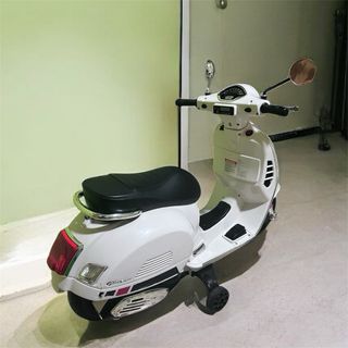 Vespa Eléctrica Infantil Blanca