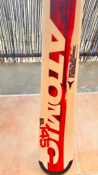 Esquís Atomic EL 145 con fijaciones +bastones