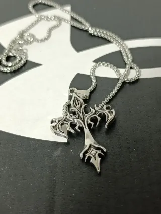 Collana con ciondolo croce gotica