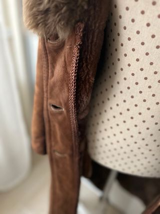 Abrigo largo de piel marrón