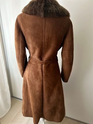 Abrigo largo de piel marrón