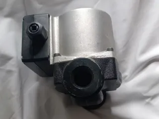 Bomba Grundfos UPS2 25-40/60