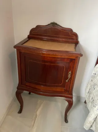 Dormitorio antiguo con tocador