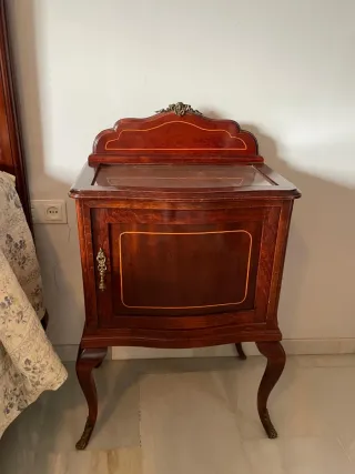 Dormitorio antiguo con tocador