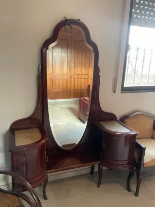 Dormitorio antiguo con tocador