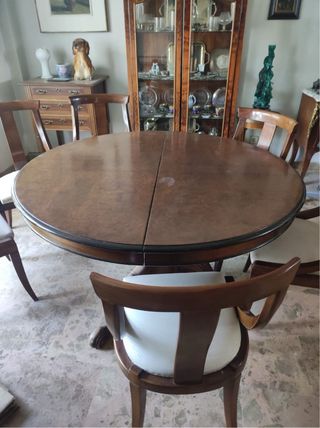Muebles antiguos: varias calidades y diseños.