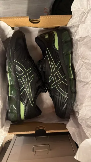 ASICS Bambas Negras y Verdes