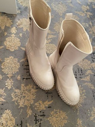 Botas beige con cremallera