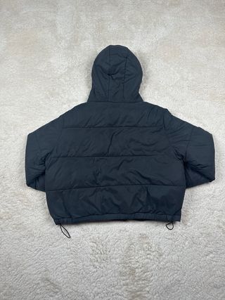 Chaqueta corta Ellesse negra con capucha