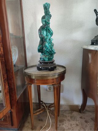 Diversos objetos antiguos de decoración